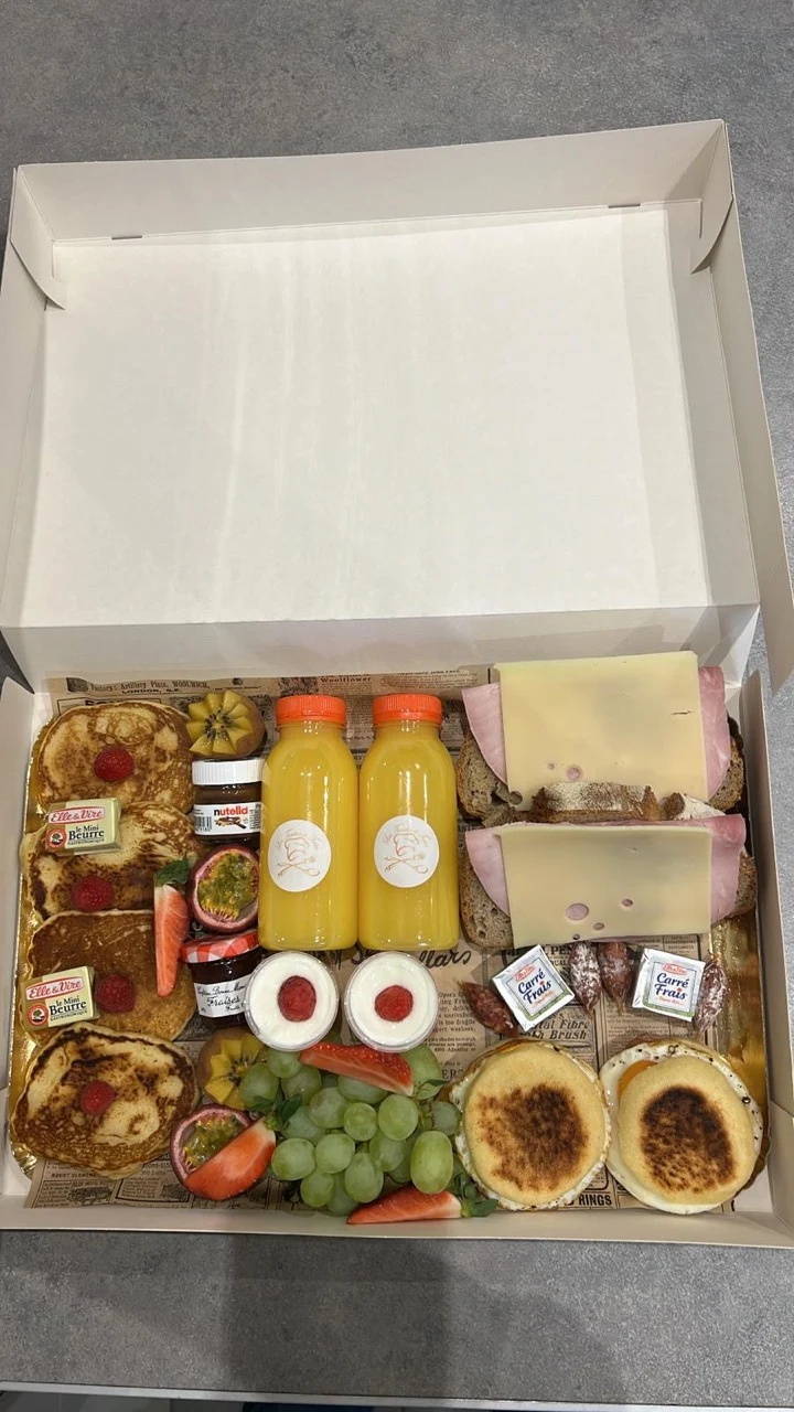 Brunch box classique présentée ouverte